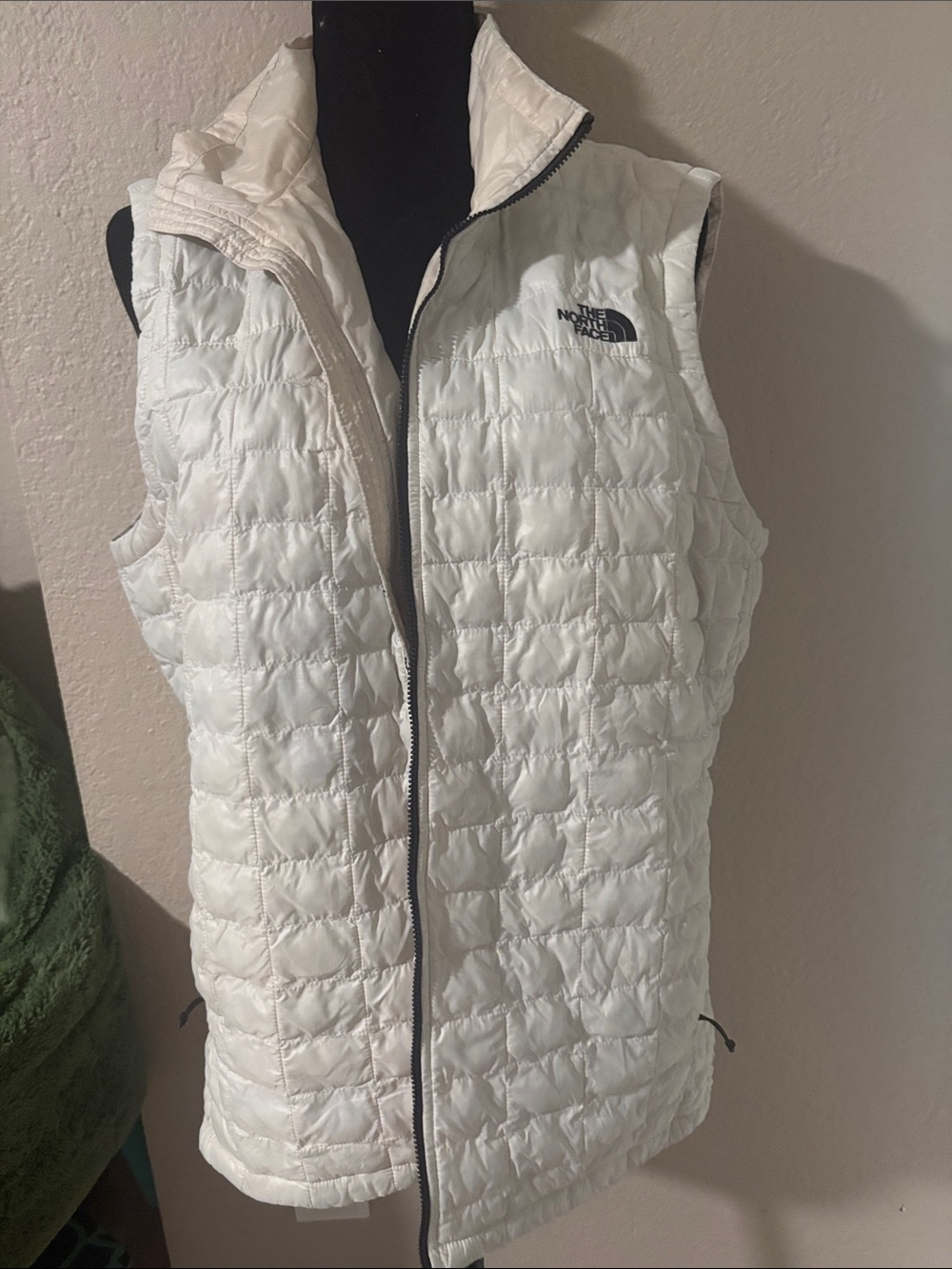 The North Face Women's White Quilted Insulated Vest